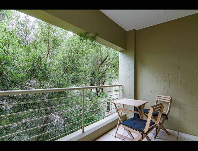1 BEDROOM APARTMENT FOR SALE IN BRYANSTON